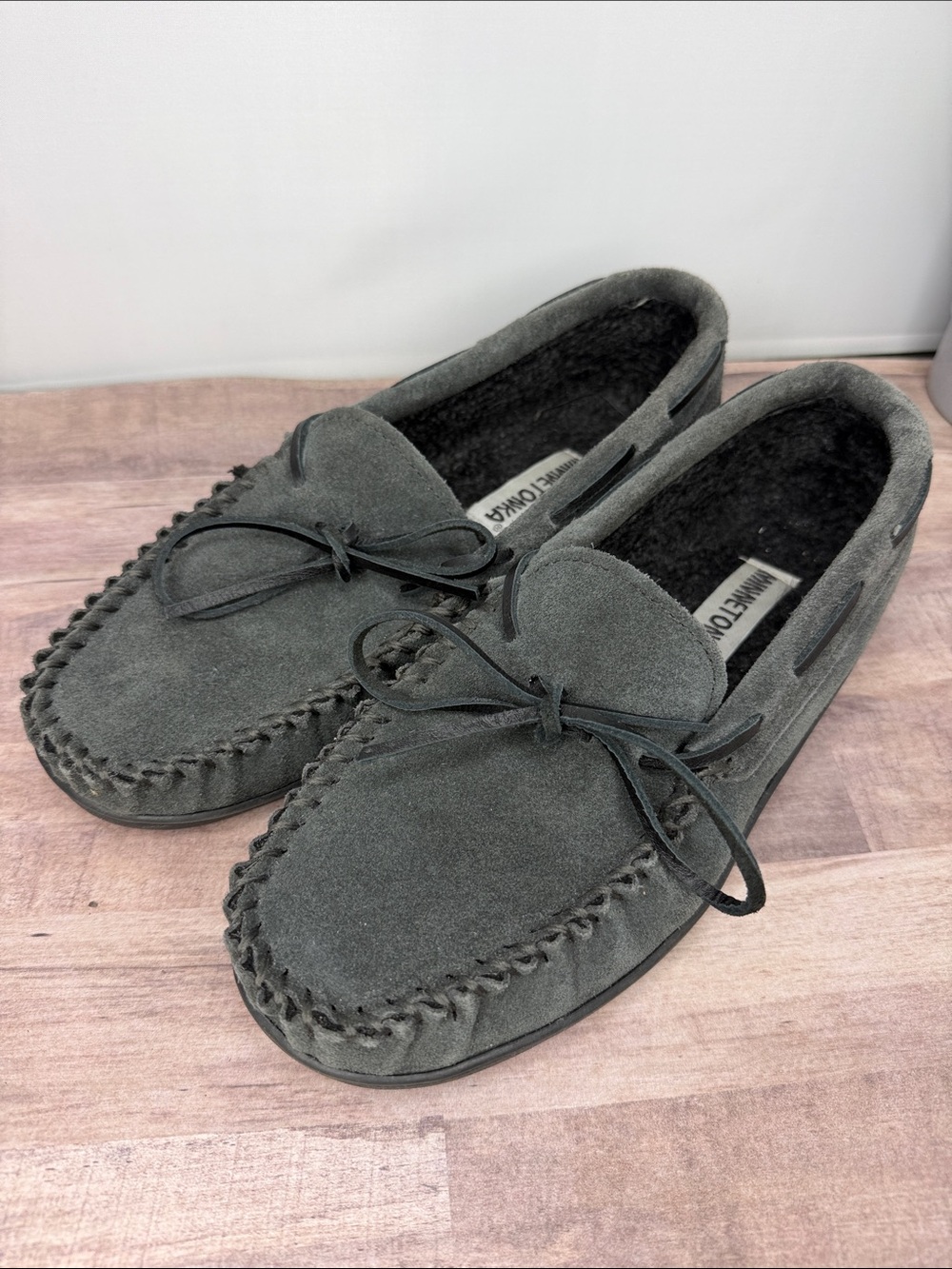 Minnetonka Men’s Charcoal Suede Moccasin Slippers - Size:9M